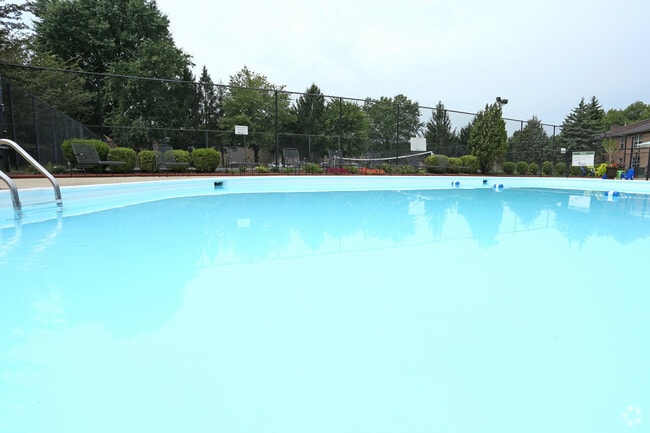 Photo - River Chase Apartments