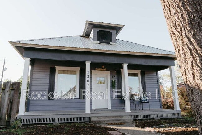 Building Photo - 1307 W Cleveland Ave