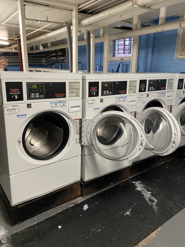 Building Photo - 800 N Broad St