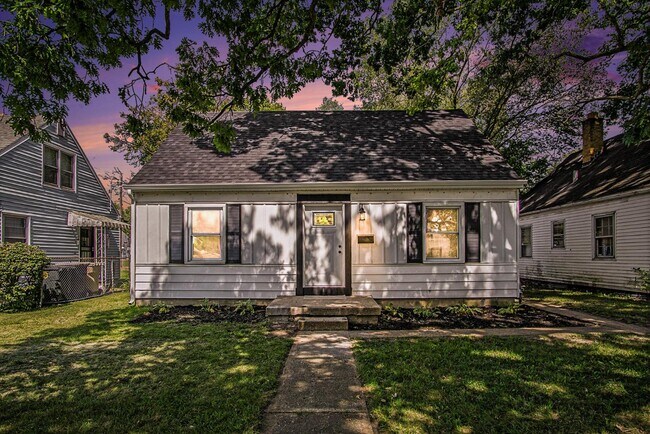 Building Photo - 2105 Elwood Ave