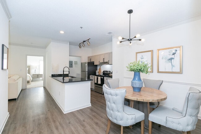 Photo - Highland Square