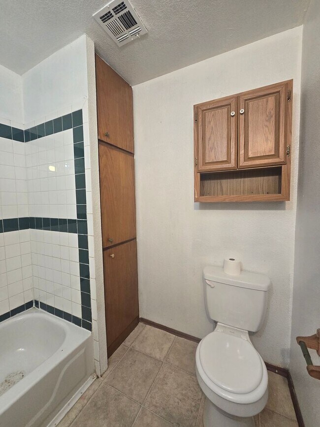 Photo - 3 Bed 2 Bath at Shawnee