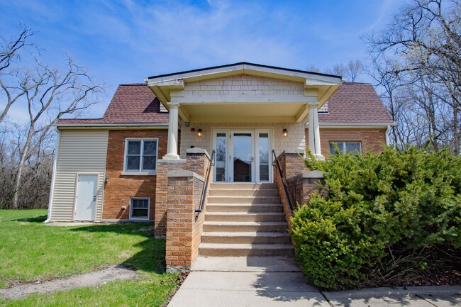Photo - 1305 Oswego Rd House