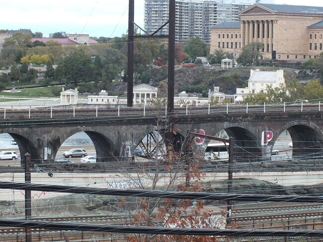 Photo - 637 N 32nd St Unit 2