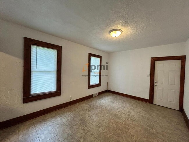 Photo - 207 N Woodland Ave