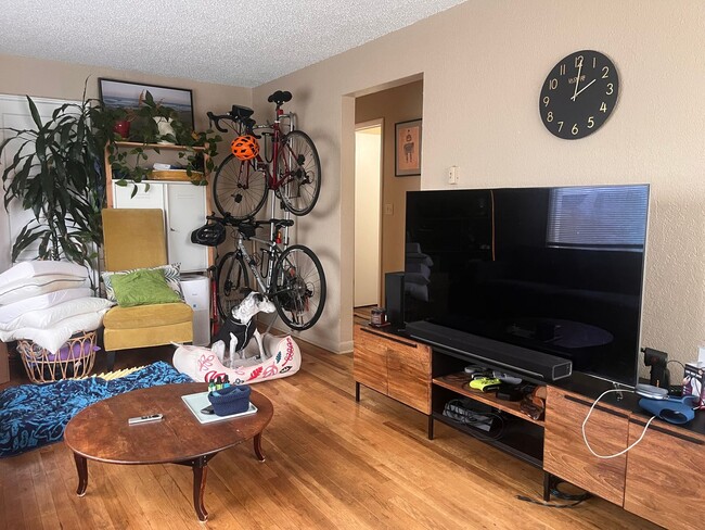 Photo - ar808 / ar806 53rd Unit 806