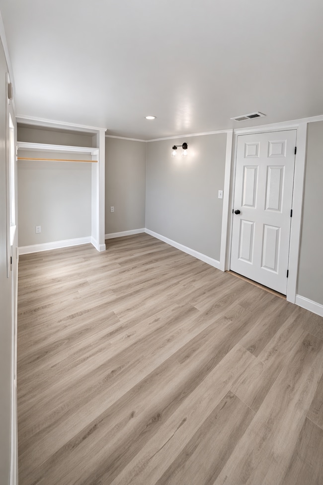 Photo - 2045 W 12th St