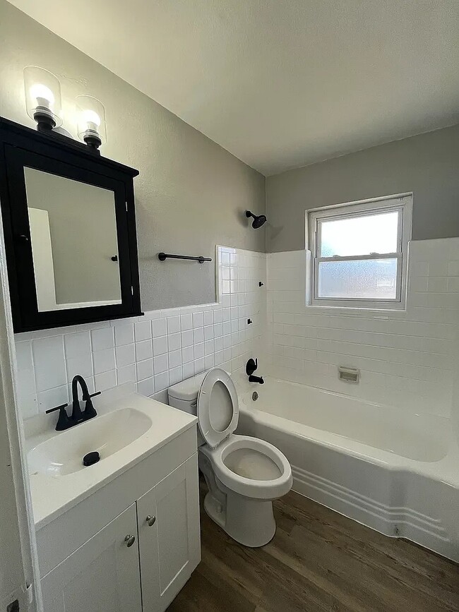 Photo - 3333 Lawn Ave