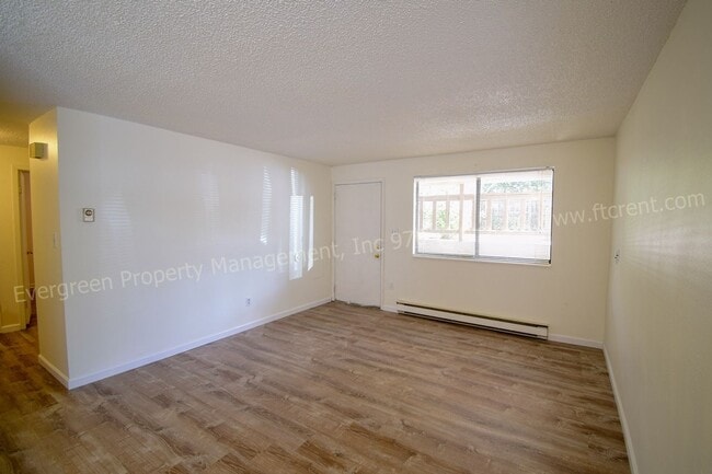 Photo - 1244 Maple St