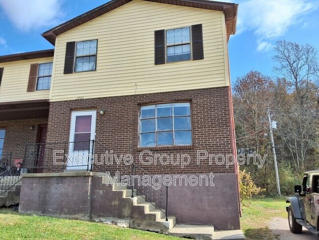 Building Photo - 1221 Clear Ridge Ln