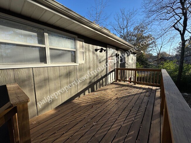 Photo - Charming 2 Bedroom, 1.5 Bath Home in Bull ...