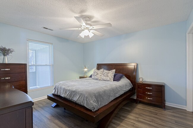 Photo - 228 Dalton Pl Wy