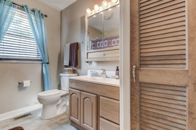 Photo - 72 Beverly Dr