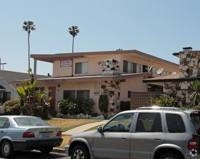 211 E. Tamarack Ave.