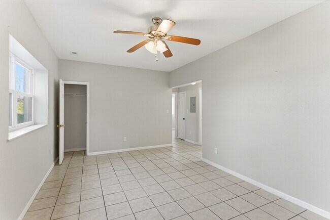 Photo - 3300-3374 Valley View Drive - 3334