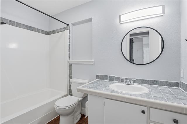 Photo - 209 E Lone Star St