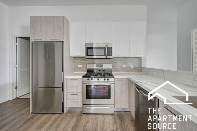 Photo - Top Floor Massive 3 Bed/2 Bath in the South Loop with a Stunning Updated Kitchen! Unit 506