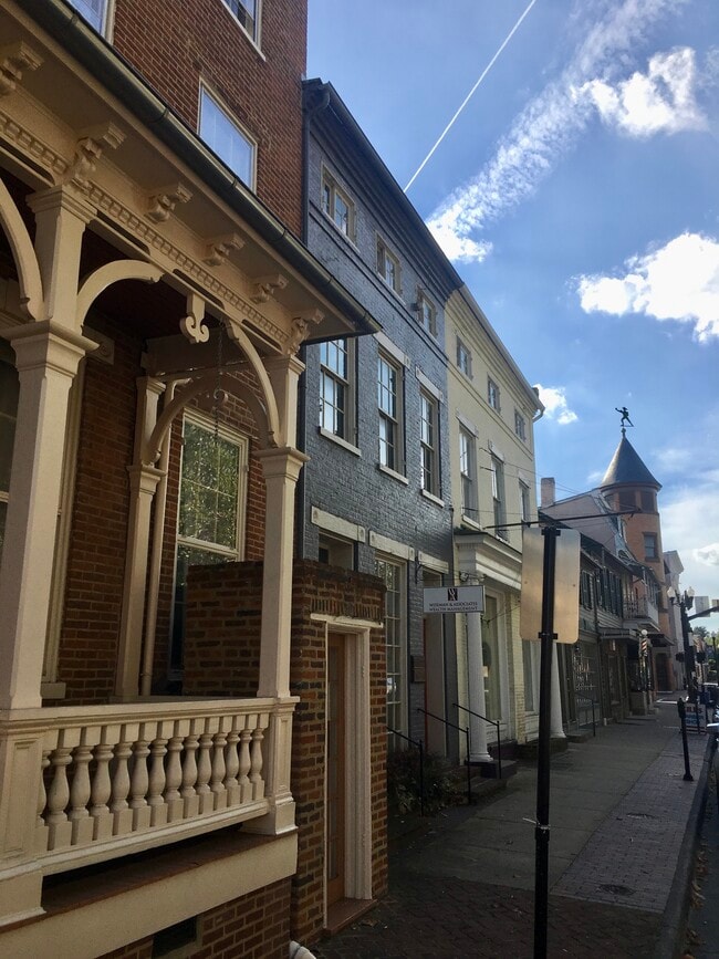 Building Photo - 25 W Boscawen St Unit 2