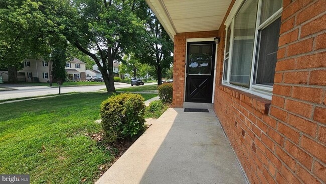 Photo - 328 Rees Dr