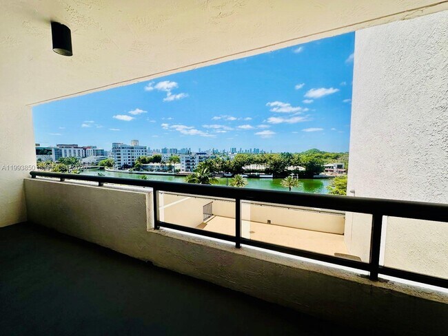 Photo - 2555 Collins Ave Unit 704