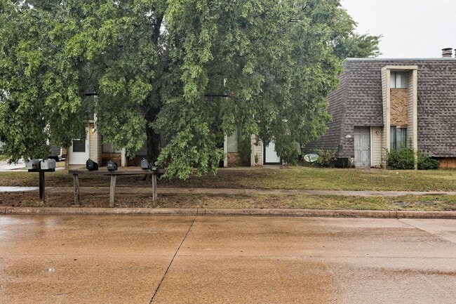 Photo - Cute Townhouse in the Heart of Norman, just minutes from OU!