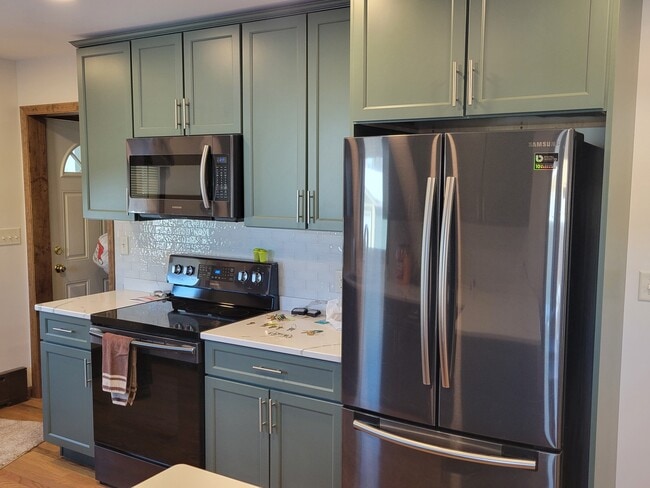 Kitchen - 4605 Oneida St