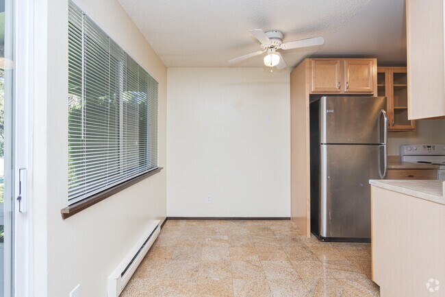 2BR, 1BA - 675SF - Dining Room