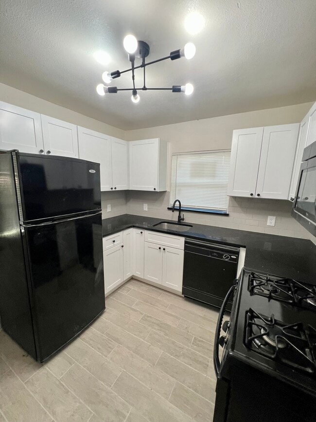 Photo - 1505 Maple Dr