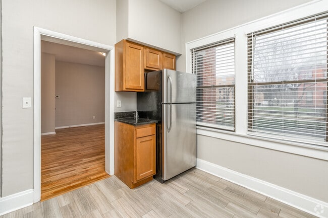 1BR, 1BA - 567SF - Kitchen - 1051 Hunter Ave