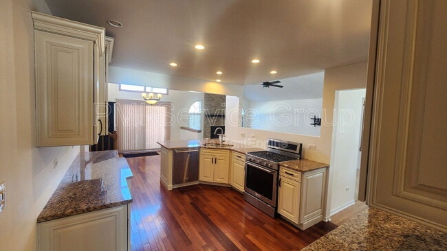 Photo - 1322 Foxford Ln