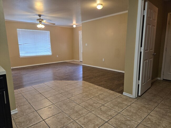 Photo - 612 N Englewood Ave