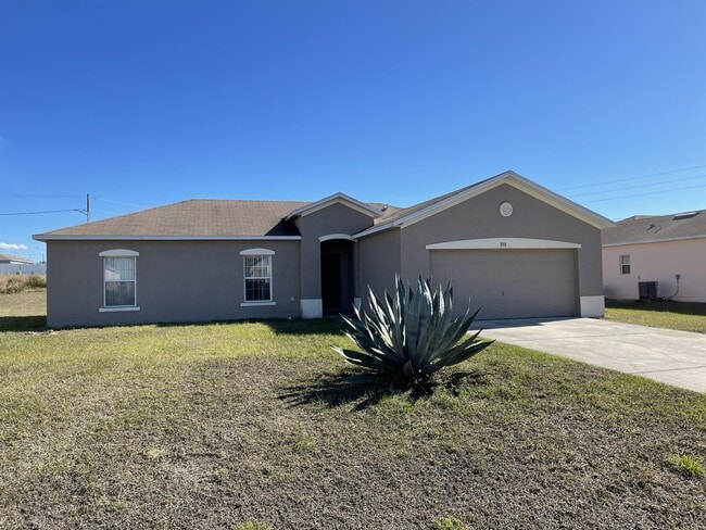 Building Photo - 935 Cumberland Dr