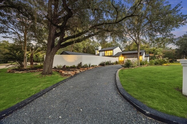 Photo - 203 Cove Creek Ln