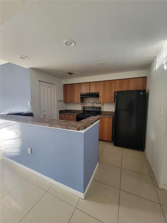 Photo - 5840 W Sample Rd Unidad 203