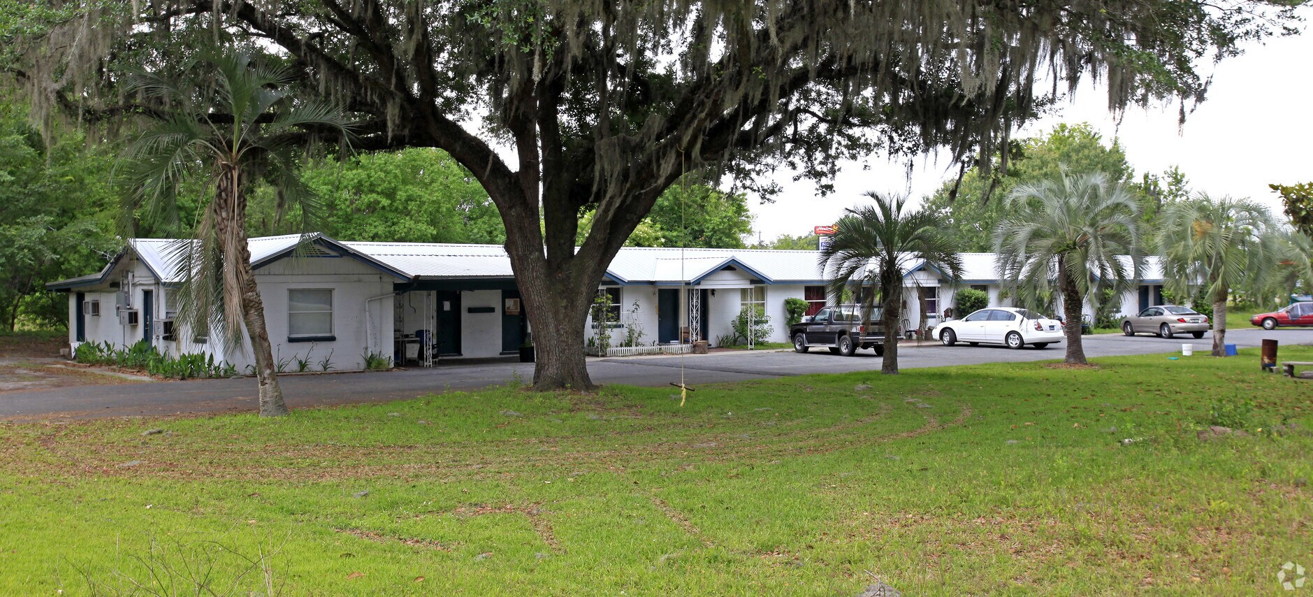 Triangle - Triangle Apartments