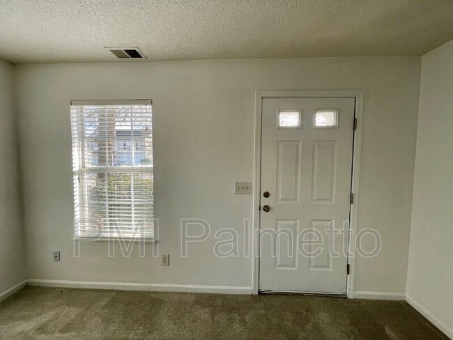 Photo - 944 Schofield Ln