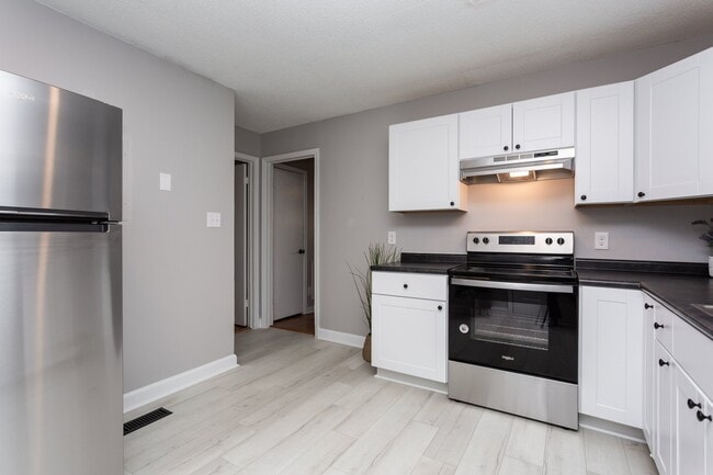 Photo - 718 Holloway St Unit Apt B