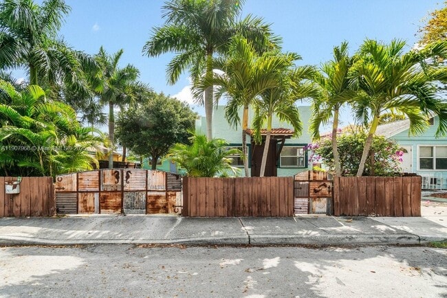 Photo - 416 S L St Unit 416