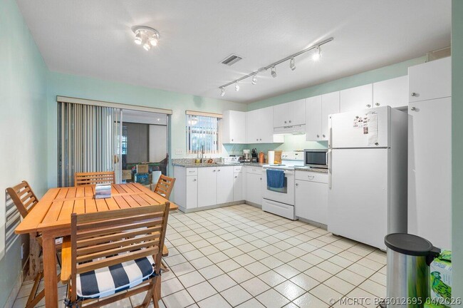 Photo - 13 Sailfish Ln