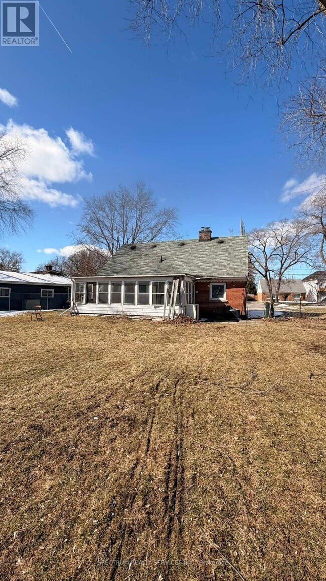 Photo - 2052 Churchill Ave