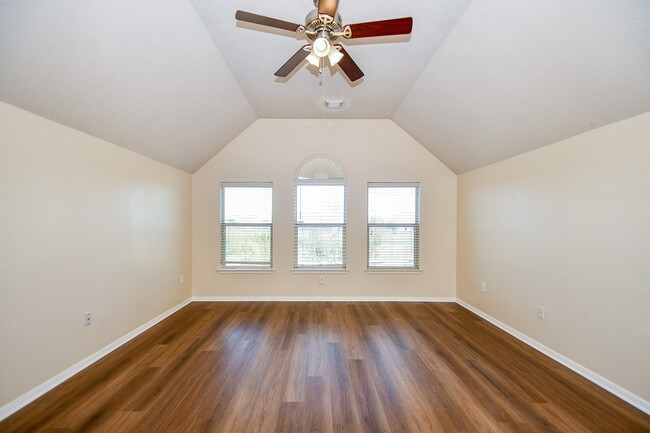 Building Photo - 1310 Lake Edinburg Ct