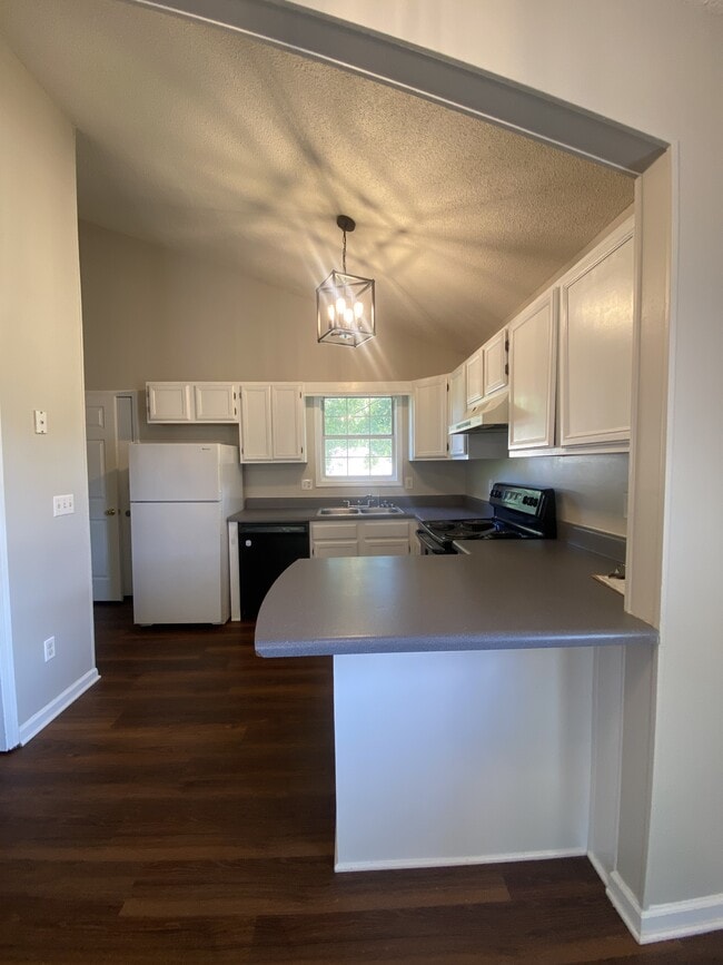Photo - 145 Viking Dr