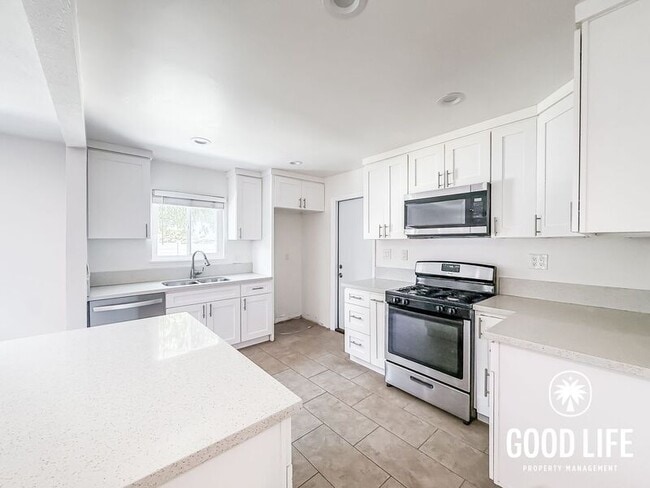 Photo - 16691 Newland St