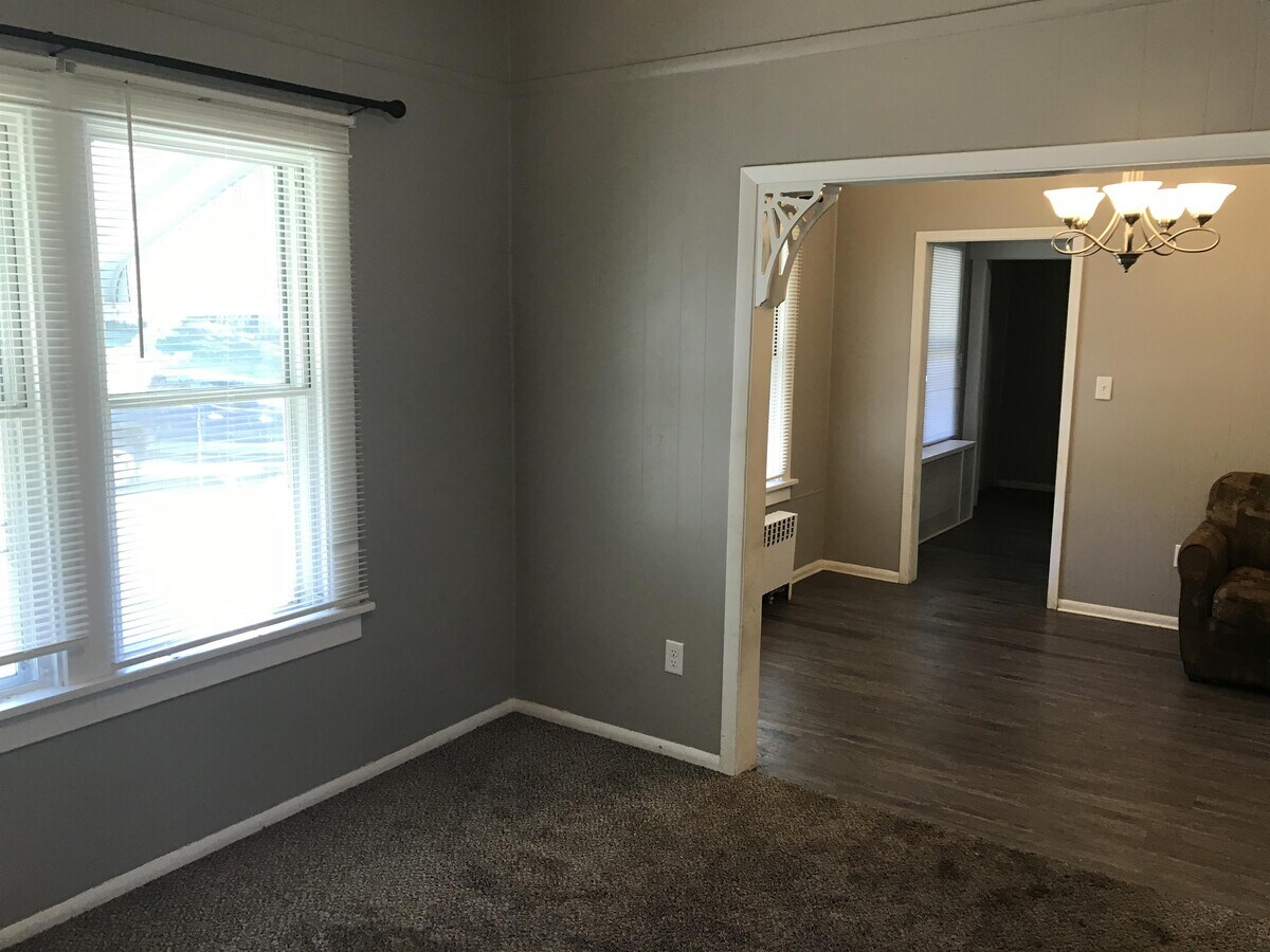 Photo - 701 5th Ave NW