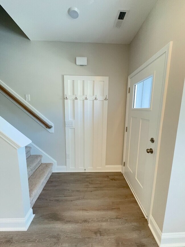 Photo - 607 Jacks Xing Dr