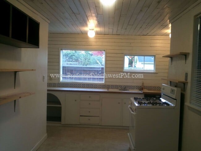 Photo - 3 Bedroom, 1.5 Bath Home Near University
