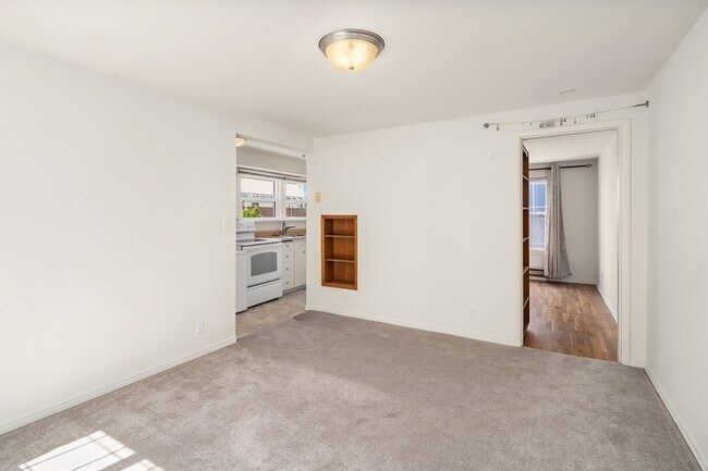 Building Photo - 5444 Kirkwood Pl N Unit 2