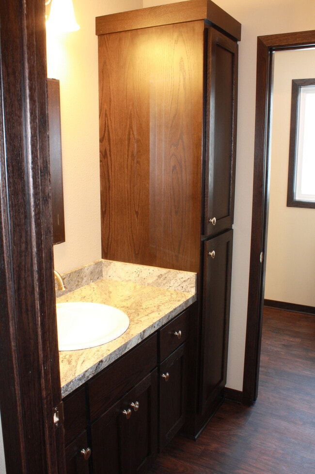 Photo - 235 3rd St SE