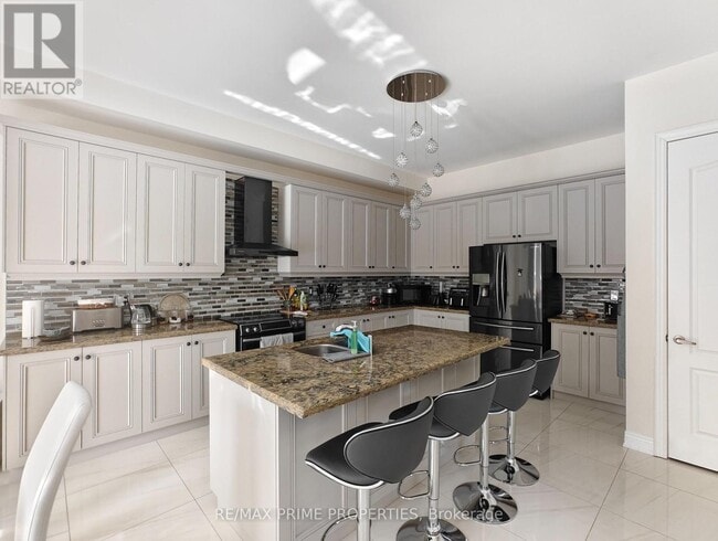 Photo - 853 Harry Douglas St