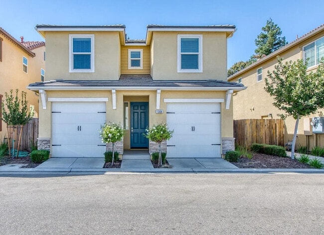 Photo - 1304 Royalty Way